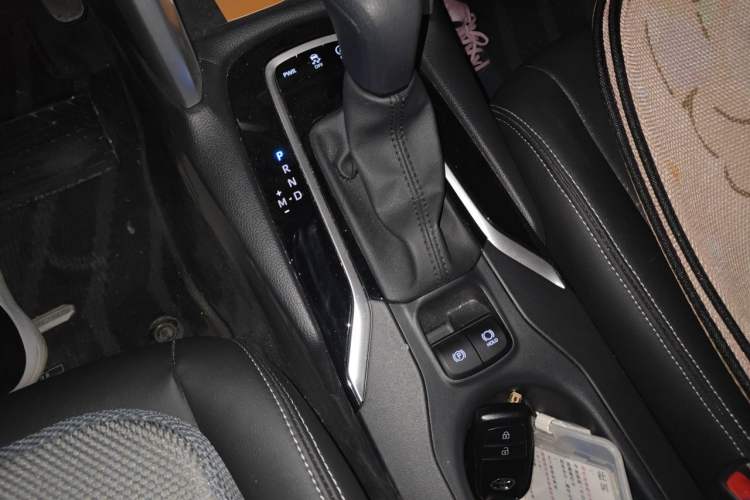 Used Toyota Corolla Cross 2024 2.0L Elite Edition Gear Lever