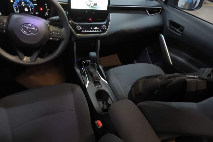 Used Toyota Corolla Cross 2024 2.0L Elite Edition Gear Lever