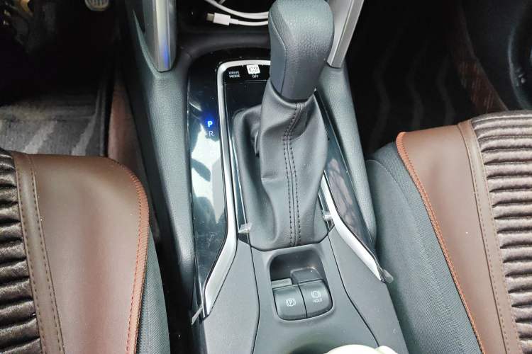 Used Toyota Corolla Cross 2024 2.0L Smart Electric Hybrid Dual-Engine Pioneer Edition Gear Lever