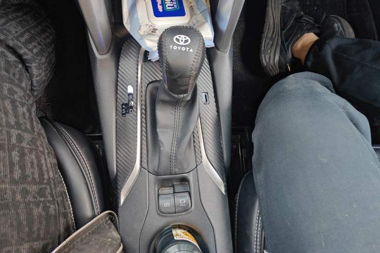 Used Toyota Corolla Cross 2024 2.0L Smart Electric Hybrid Dual-Engine Pioneer Edition Gear Lever