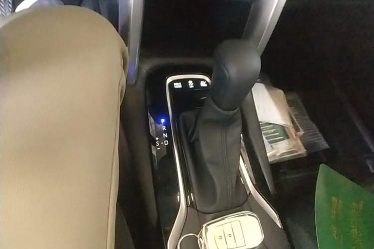 Used Toyota Corolla Cross 2024 2.0L Smart Electric Hybrid Dual-Engine Pioneer Edition Gear Lever