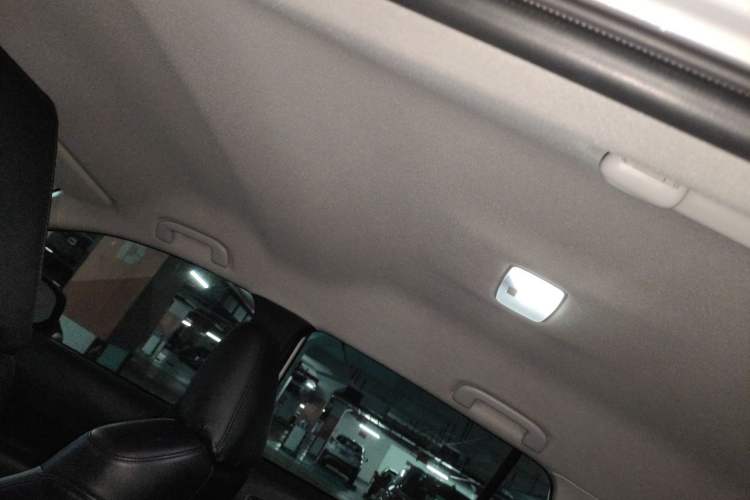 Used Toyota Corolla Cross 2024 2.0L Smart Electric Hybrid Dual-Engine Pioneer Edition Headliner