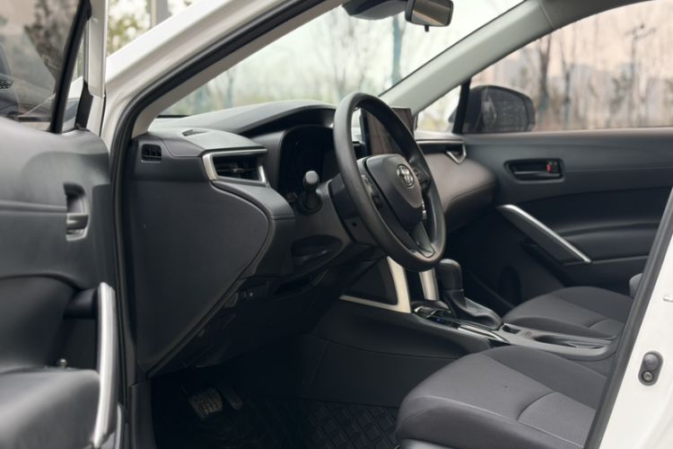 Used Toyota Corolla Cross 2024 2.0L Elite Edition Interior 11