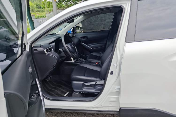 Used Toyota Corolla Cross 2024 2.0L Pioneer Edition Interior 3