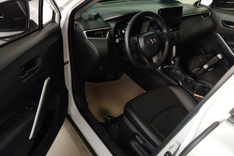 Used Toyota Corolla Cross 2024 2.0L Pioneer Edition Interior 3