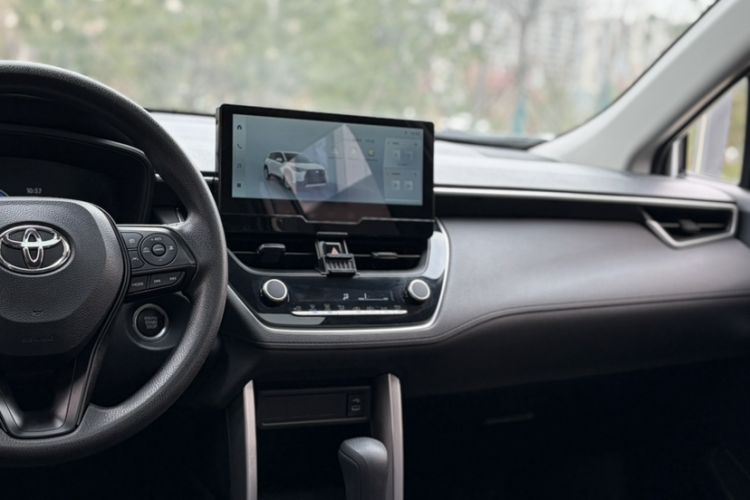 Used Toyota Corolla Cross 2024 2.0L Elite Edition Interior 7