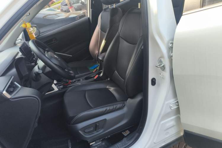 Used Toyota Corolla Cross 2024 2.0L Luxury Edition Left Front Seat