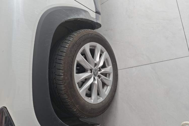 Used Toyota Corolla Cross 2024 2.0L Elite Edition Left Front Wheel Hub