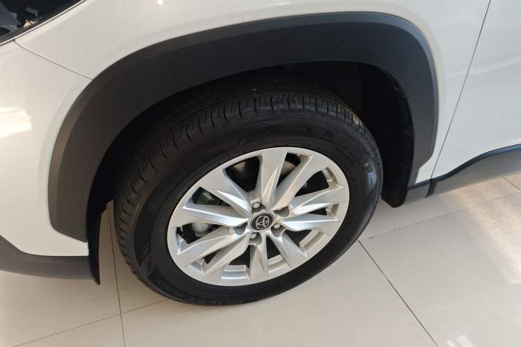 Used Toyota Corolla Cross 2024 2.0L Smart Electric Hybrid Dual-Engine Pioneer Edition Left Front Wheel Hub