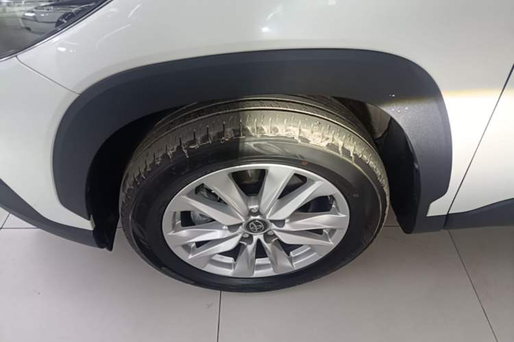 Used Toyota Corolla Cross 2024 2.0L Pioneer Edition Left Front Wheel Hub