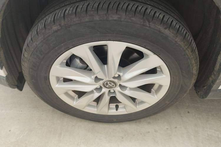 Used Toyota Corolla Cross 2024 2.0L Smart Electric Hybrid Dual-Engine Pioneer Edition Left Front Wheel Hub