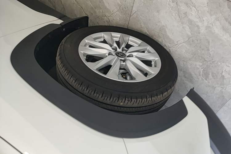 Used Toyota Corolla Cross 2024 2.0L Pioneer Edition Left Front Wheel Hub