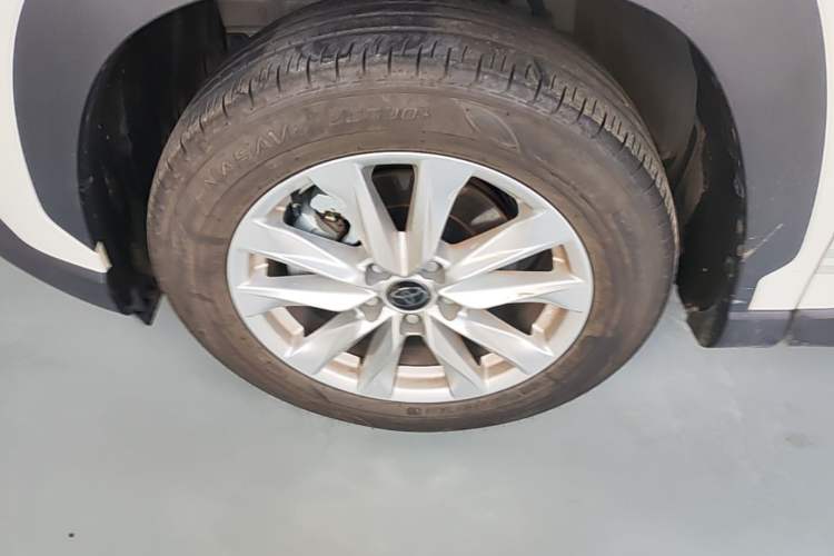 Used Toyota Corolla Cross 2024 2.0L Elite Edition Left Front Wheel Hub