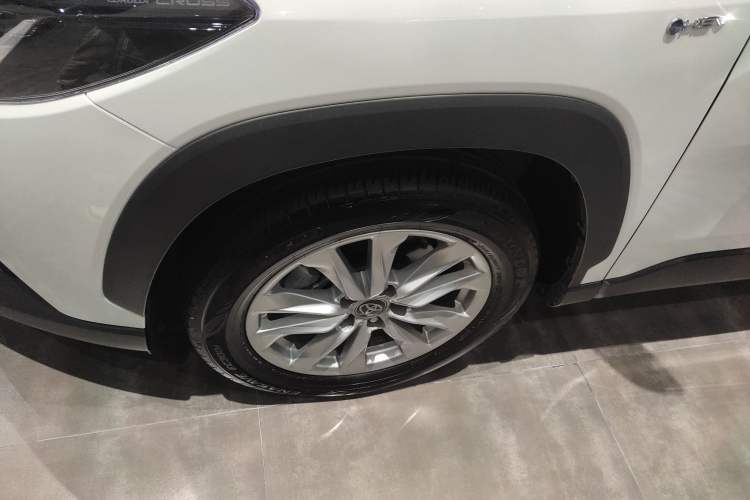 Used Toyota Corolla Cross 2024 2.0L Smart Electric Hybrid Dual-Engine Pioneer Edition Left Front Wheel Hub