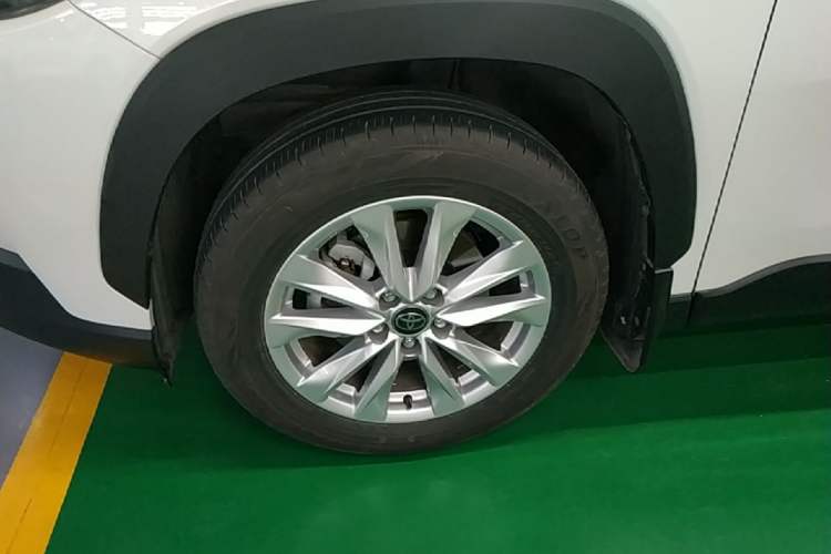 Used Toyota Corolla Cross 2024 2.0L Pioneer Edition Left Front Wheel Hub