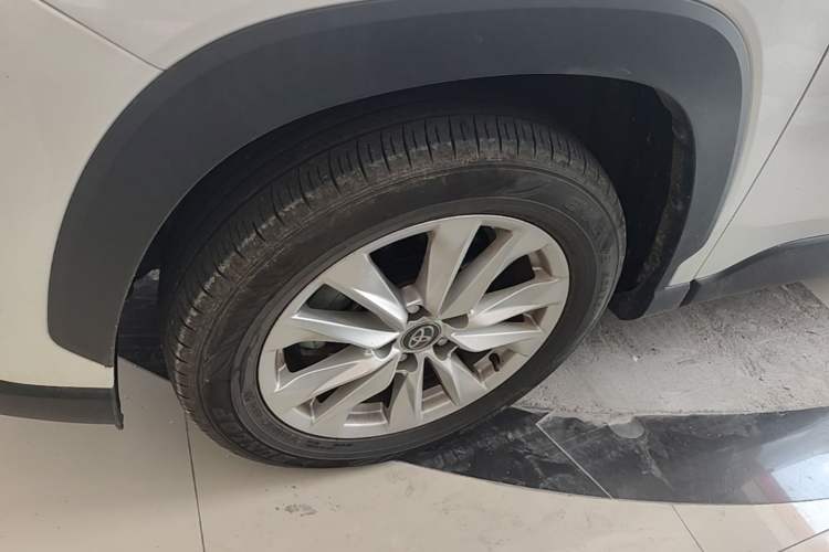 Used Toyota Corolla Cross 2024 2.0L Pioneer Edition Left Front Wheel Hub
