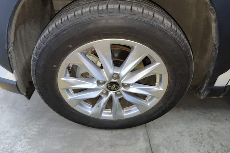 Used Toyota Corolla Cross 2024 2.0L Elite Edition Left Front Wheel Hub