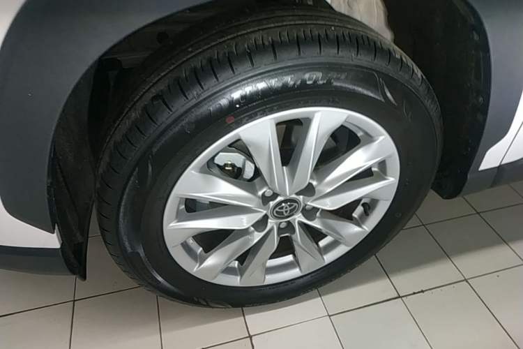 Used Toyota Corolla Cross 2024 2.0L Elite Edition Left Front Wheel Hub