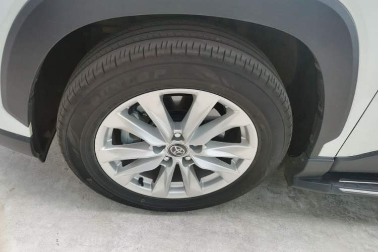 Used Toyota Corolla Cross 2024 2.0L Pioneer Edition Left Front Wheel Hub