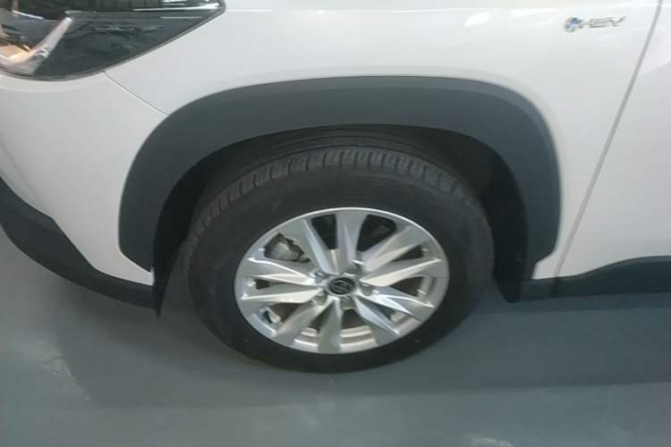 Used Toyota Corolla Cross 2024 2.0L Smart Electric Hybrid Dual-Engine Pioneer Edition Left Front Wheel Hub