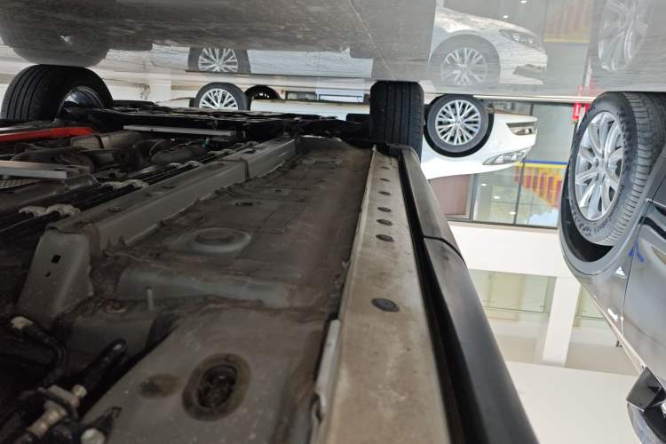 Used Toyota Corolla Cross 2024 2.0L Smart Electric Hybrid Dual-Engine Pioneer Edition Left Side Sill