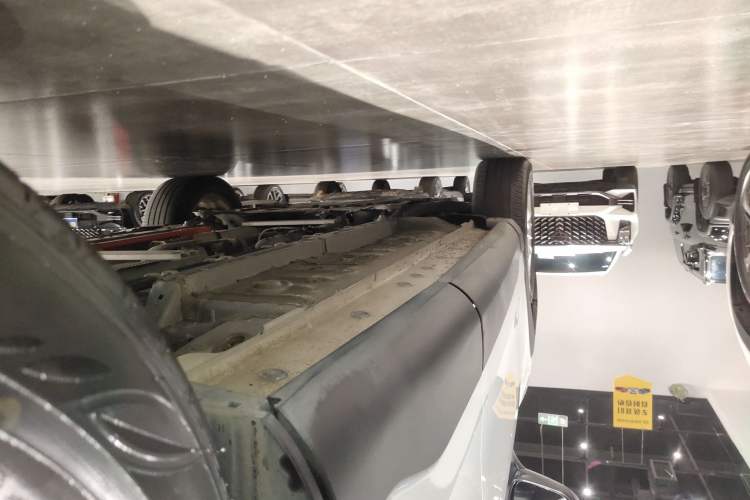 Used Toyota Corolla Cross 2024 2.0L Smart Electric Hybrid Dual-Engine Pioneer Edition Left Side Sill