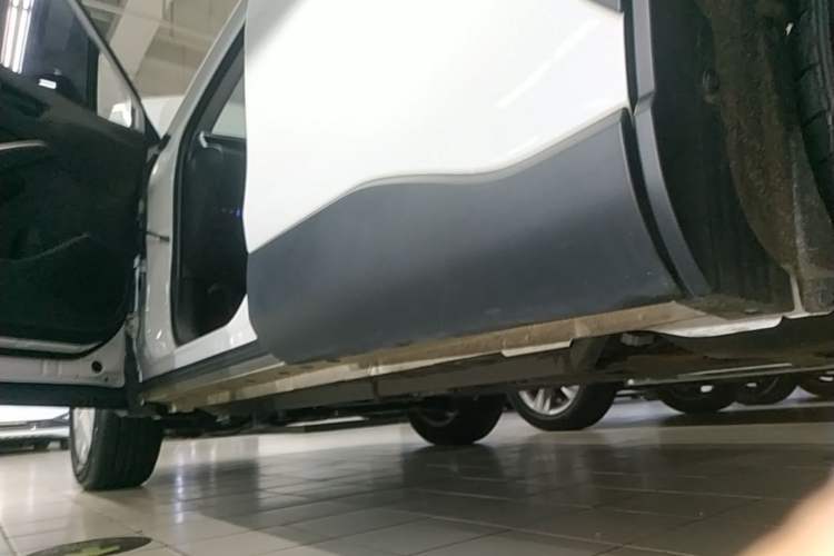 Used Toyota Corolla Cross 2024 2.0L Elite Edition Left Side Sill