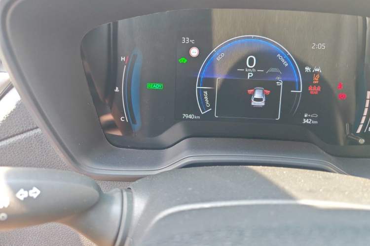 Used Toyota Corolla Cross 2024 2.0L Smart Electric Hybrid Dual-Engine Pioneer Edition Odometer Close Up