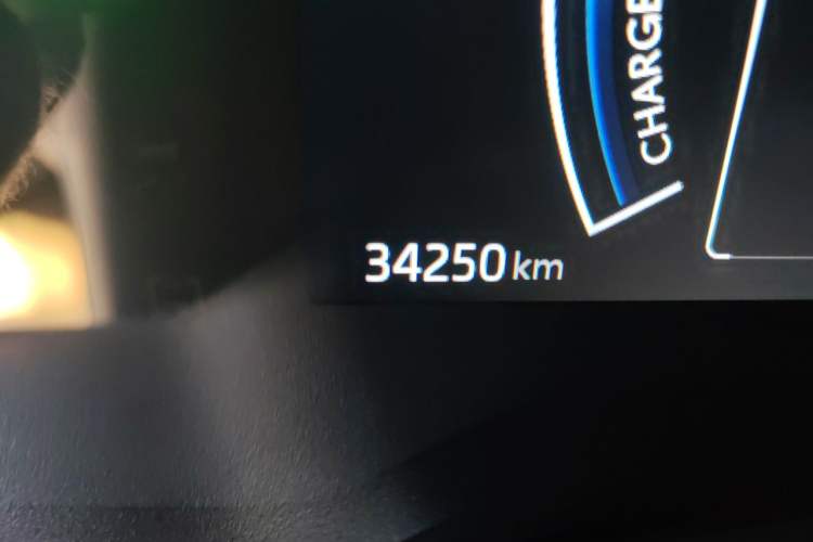 Used Toyota Corolla Cross 2024 2.0L Smart Electric Hybrid Dual-Engine Pioneer Edition Odometer Close Up