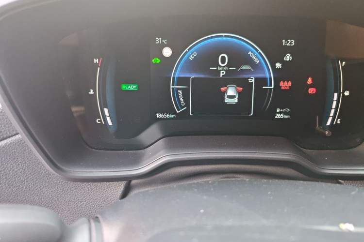 Used Toyota Corolla Cross 2024 2.0L Smart Electric Hybrid Dual-Engine Elite Edition Odometer Close Up
