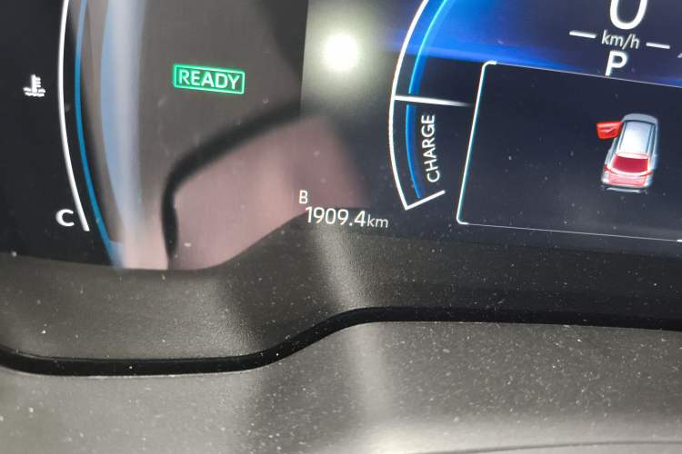 Used Toyota Corolla Cross 2024 2.0L Smart Electric Hybrid Dual-Engine Pioneer Edition Odometer Close Up