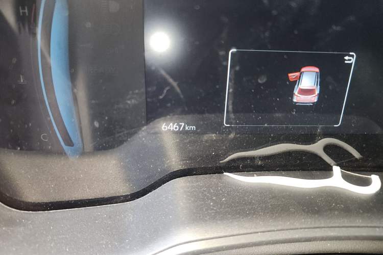 Used Toyota Corolla Cross 2024 2.0L Smart Electric Hybrid Dual-Engine Pioneer Edition Odometer Close Up