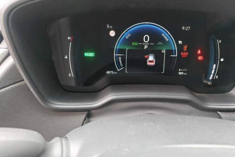 Used Toyota Corolla Cross 2024 2.0L Smart Electric Hybrid Dual-Engine Pioneer Edition Odometer Close Up