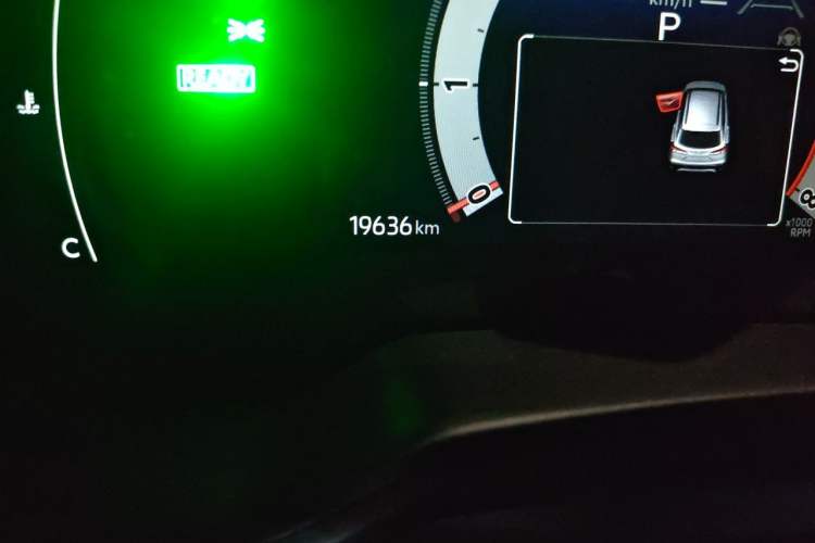 Used Toyota Corolla Cross 2024 2.0L Smart Electric Hybrid Dual-Engine Pioneer Edition Odometer Close Up
