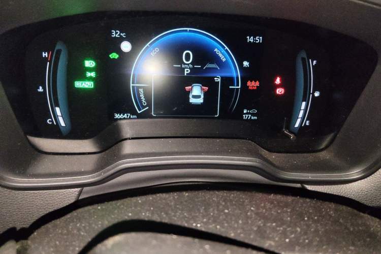 Used Toyota Corolla Cross 2024 2.0L Smart Electric Hybrid Dual-Engine Elite Edition Odometer Close Up