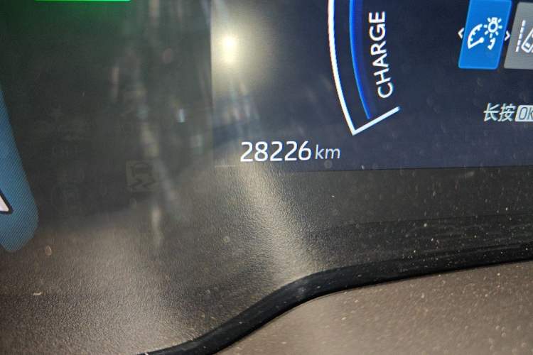 Used Toyota Corolla Cross 2024 2.0L Smart Electric Hybrid Dual-Engine Pioneer Edition Odometer Close Up