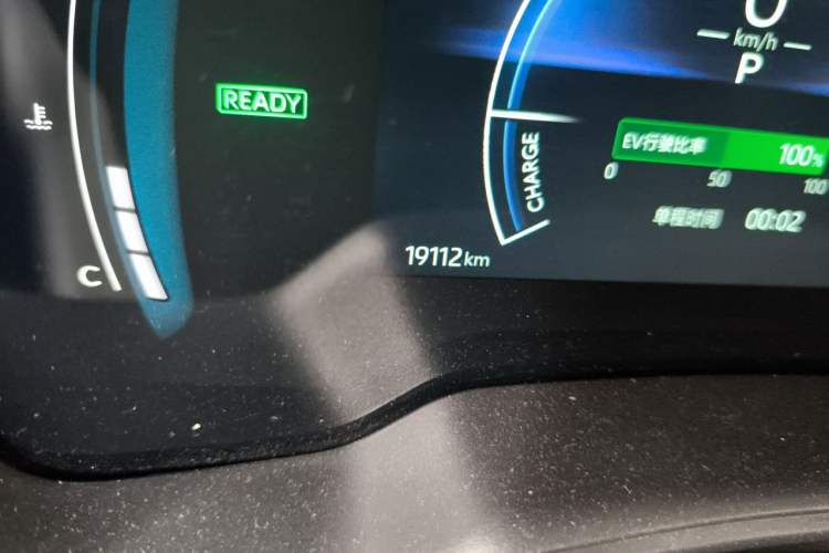 Used Toyota Corolla Cross 2024 2.0L Smart Electric Hybrid Dual-Engine Pioneer Edition Odometer Close Up