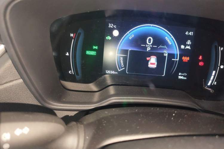 Used Toyota Corolla Cross 2024 2.0L Smart Electric Hybrid Dual-Engine Pioneer Edition Odometer Close Up
