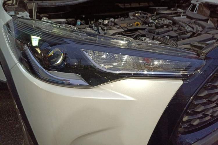 Used Toyota Corolla Cross 2024 2.0L Pioneer Edition Right Front Headlight