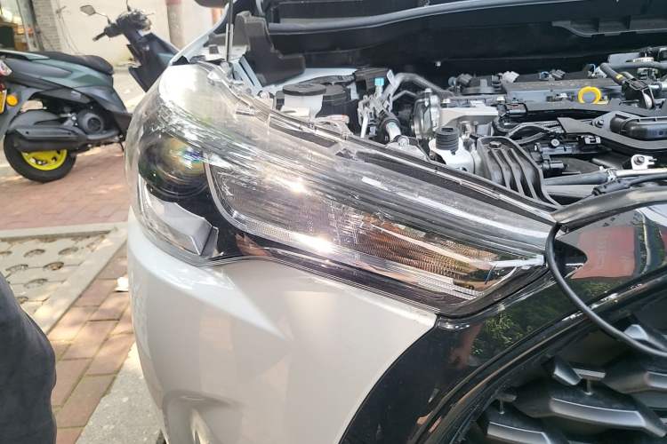 Used Toyota Corolla Cross 2024 2.0L Pioneer Edition Right Front Headlight