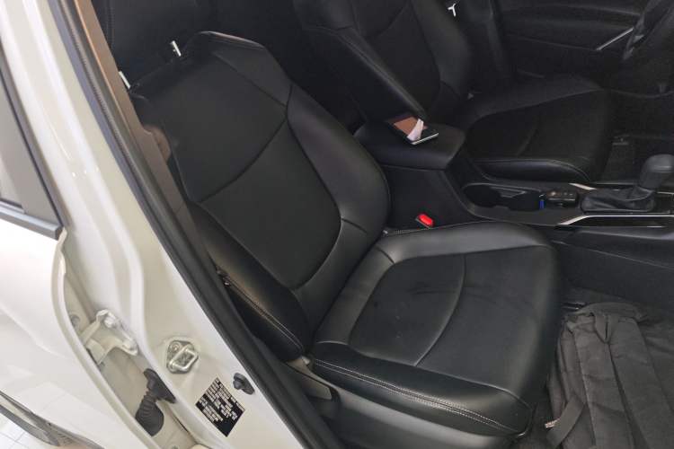 Used Toyota Corolla Cross 2024 2.0L Smart Electric Hybrid Dual-Engine Pioneer Edition Right Front Seat
