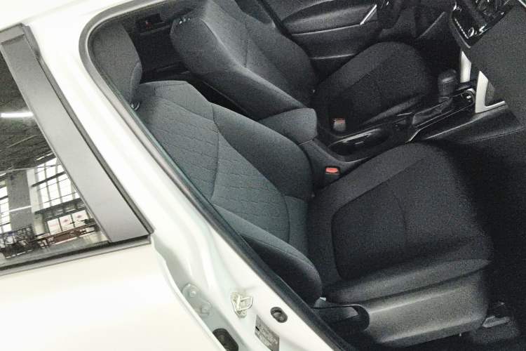 Used Toyota Corolla Cross 2024 2.0L Smart Electric Hybrid Dual-Engine Pioneer Edition Right Front Seat