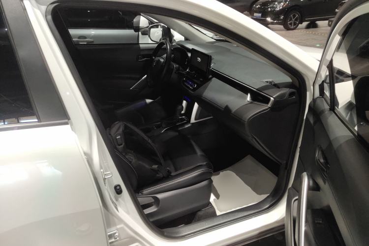 Used Toyota Corolla Cross 2024 2.0L Smart Electric Hybrid Dual-Engine Pioneer Edition Right Front Seat