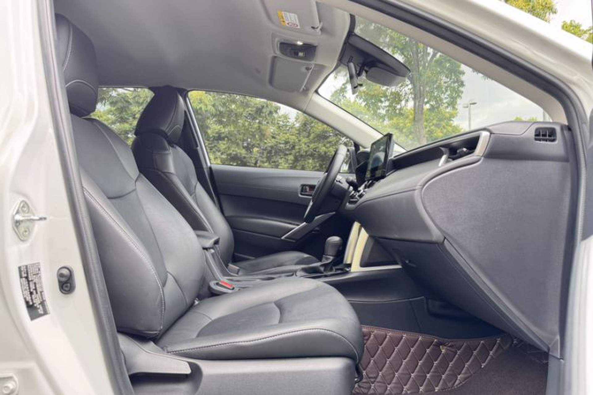 Used Toyota Corolla Cross 2024 2.0L Smart Electric Hybrid Dual-Engine Pioneer Edition Right Front Seat
