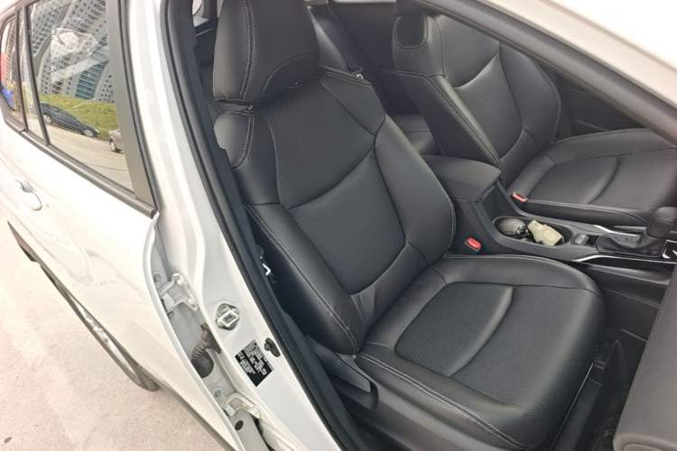 Used Toyota Corolla Cross 2024 2.0L Smart Electric Hybrid Dual-Engine Pioneer Edition Right Front Seat