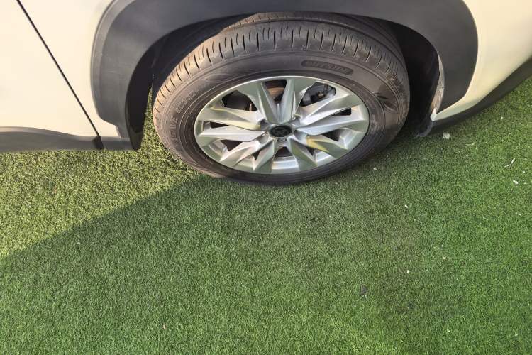 Used Toyota Corolla Cross 2024 2.0L Pioneer Edition Right Front Wheel Hub