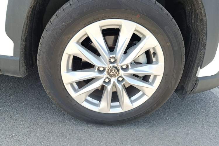 Used Toyota Corolla Cross 2024 2.0L Pioneer Edition Right Front Wheel Hub