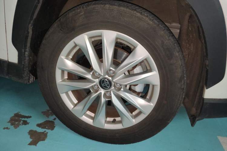 Used Toyota Corolla Cross 2024 2.0L Smart Electric Hybrid Dual-Engine Pioneer Edition Right Front Wheel Hub