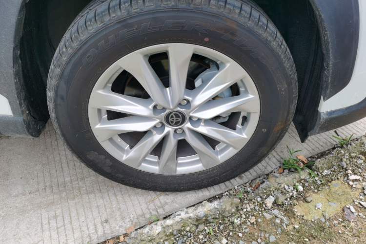 Used Toyota Corolla Cross 2024 2.0L Pioneer Edition Right Front Wheel Hub