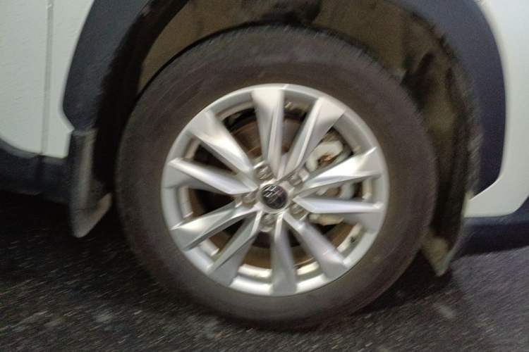 Used Toyota Corolla Cross 2024 2.0L Pioneer Edition Right Front Wheel Hub
